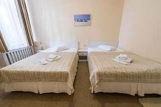 Отель light hotel & hub Киев Улучшенный двухместный номер с 2 отдельными кроватями-14